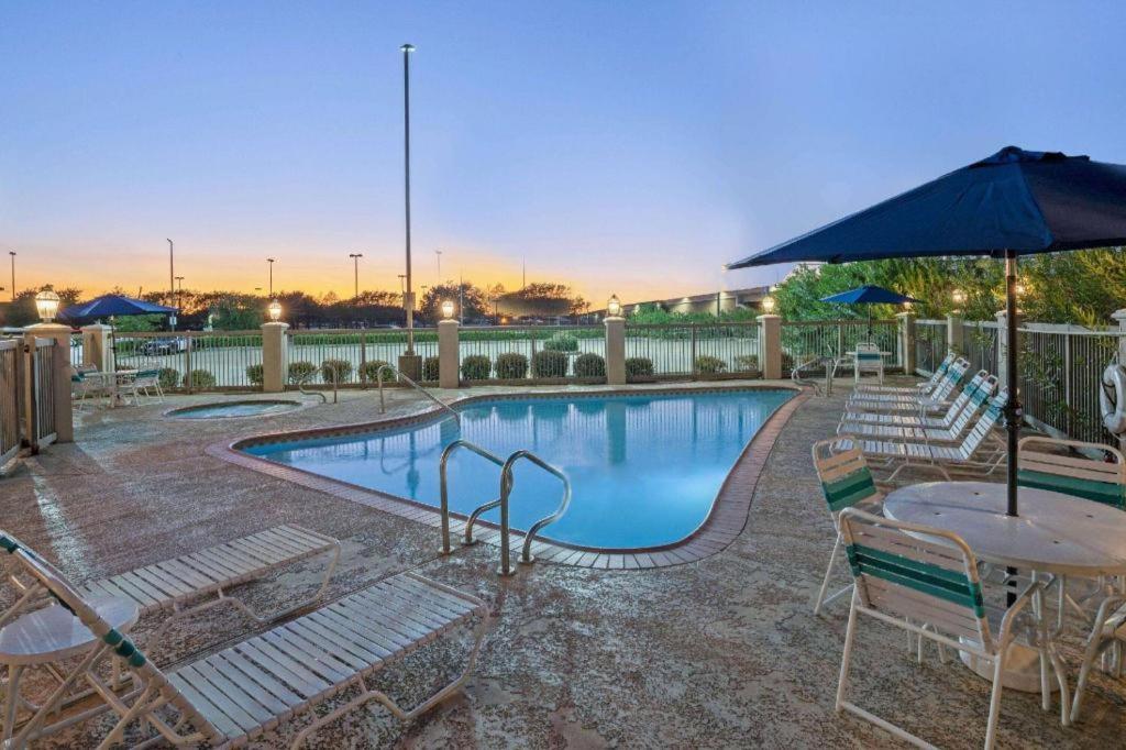 Sonesta Essential Houston Westchase Hotell Exteriör bild